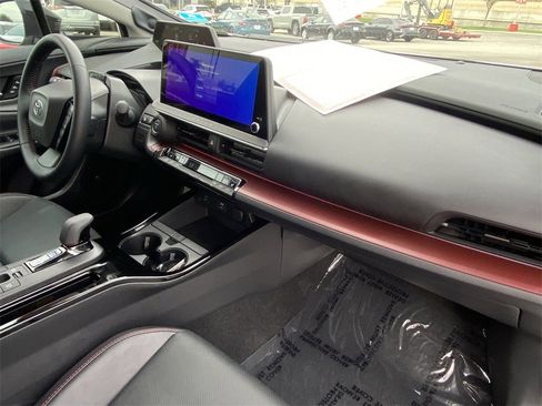 Certified 2026 Toyota Prius XSE Premium image 15