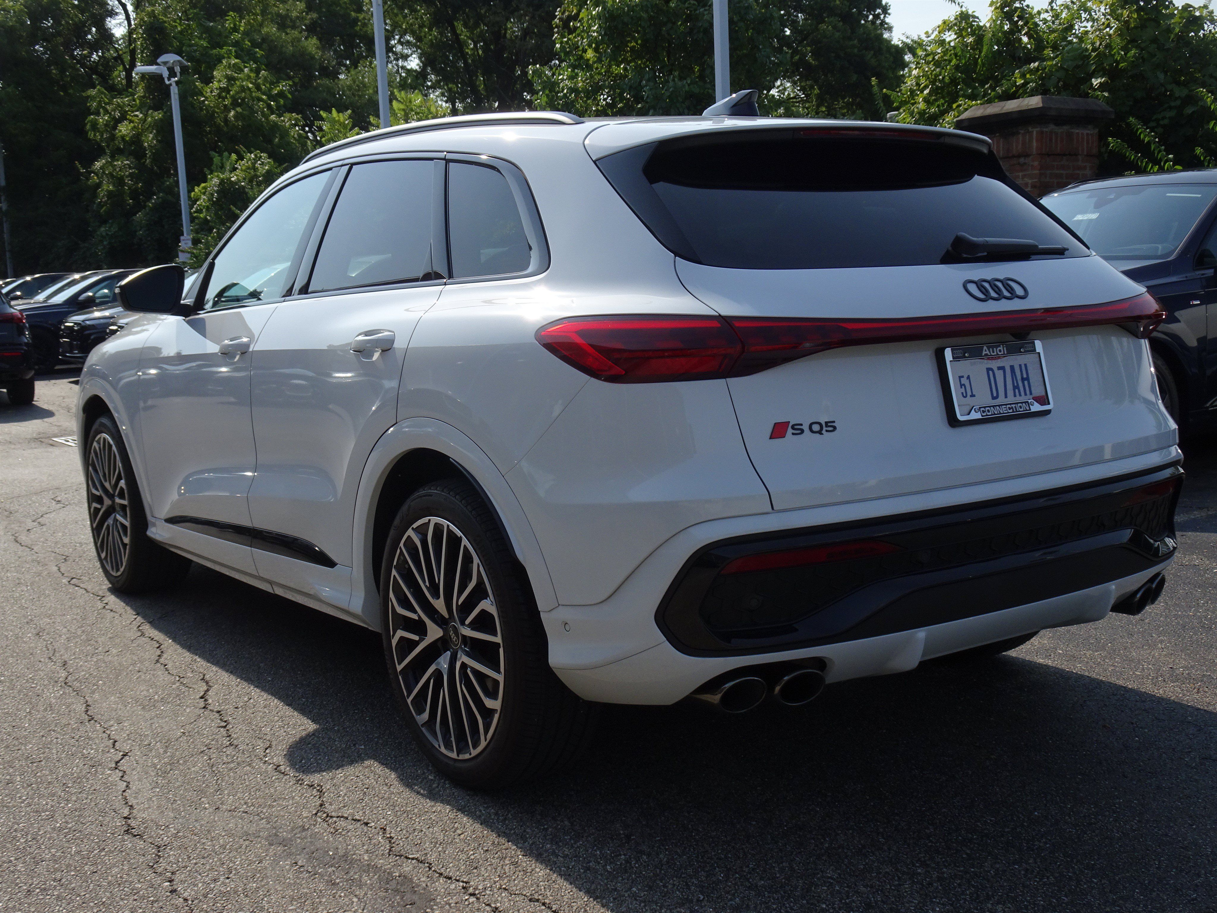 Certified 2025 Audi SQ5 Premium Plus AWD/4WD image 3