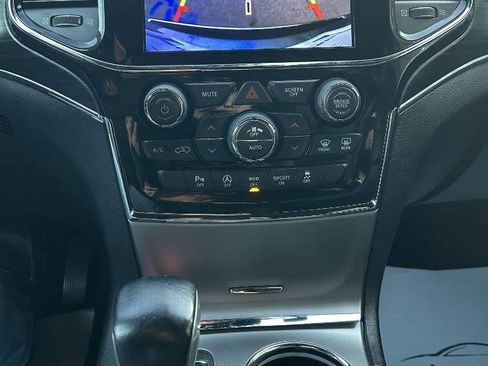 Used 2019 Jeep Grand Cherokee Limited image 20