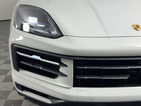 Certified 2026 Porsche Cayenne AWD/4WD image 11