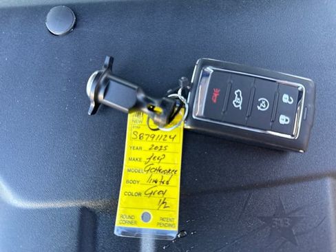 New 2025 Jeep Grand Cherokee Limited image 30