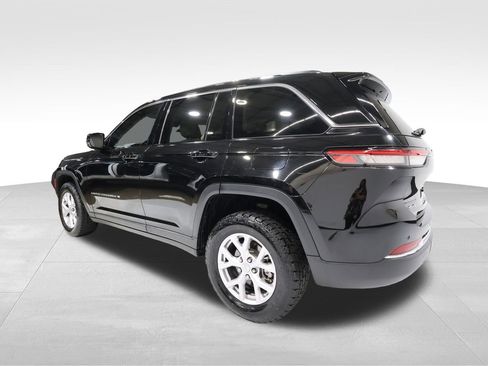 Used 2022 Jeep Grand Cherokee Limited AWD/4WD image 2