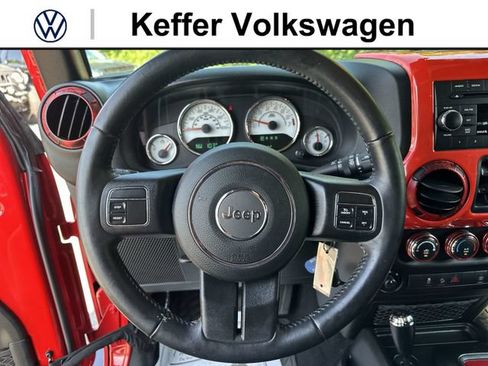 Used 2018 Jeep Wrangler Unlimited Sahara AWD/4WD image 16