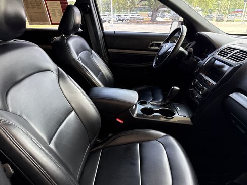 Used 2019 Ford Explorer XLT w/ Equipment Group 202A FWD image 32