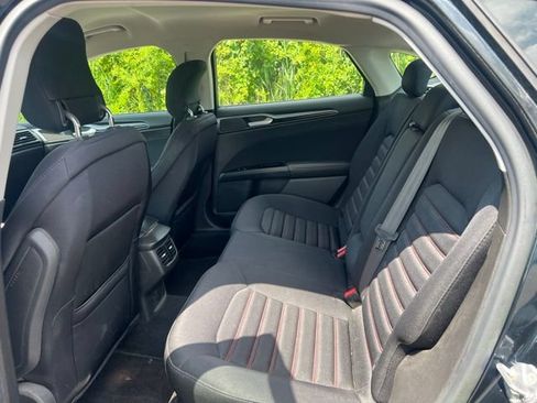 Used 2014 Ford Fusion SE w/ Equipment Group 201A FWD image 15