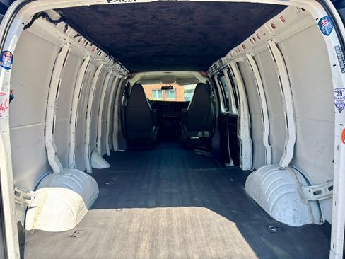 Used 2017 GMC Savana 2500 Extended RWD image 23