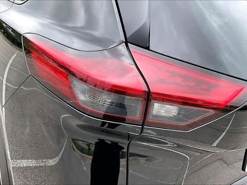 Certified 2023 Nissan Rogue SV FWD image 29