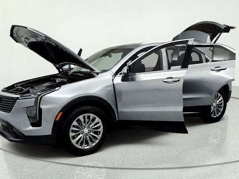 Certified 2024 Cadillac XT4 Premium Luxury w/ Cold Weather Package FWD image 9