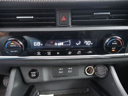 Used 2025 Nissan Rogue SV AWD/4WD image 21