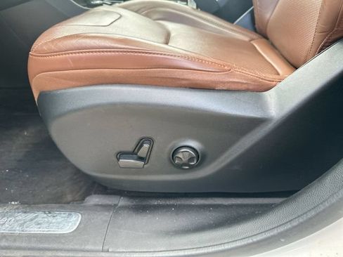 Used 2019 Jeep Cherokee Overland w/ Technology Group AWD/4WD image 38