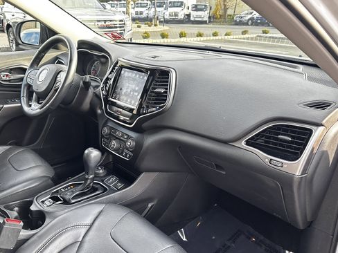 Used 2019 Jeep Cherokee Limited image 33