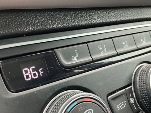 Used 2021 Volkswagen Atlas SE image 19