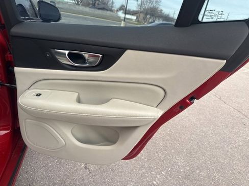 Used 2021 Volvo S60 T5 Momentum image 16