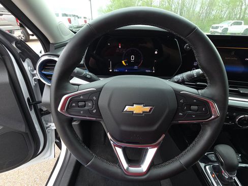 Certified 2025 Chevrolet Trax LT w/ Driver Confidence Package image 17