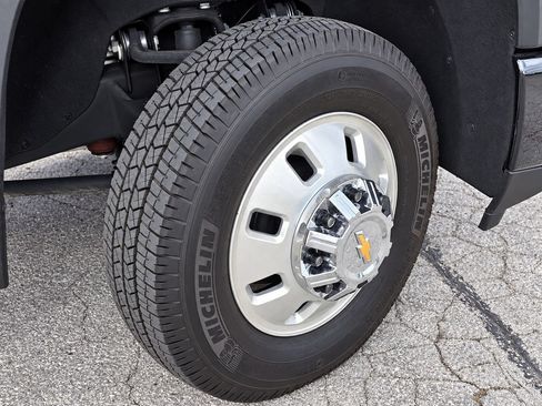 Used 2024 Chevrolet Silverado 3500 High Country w/ High Country Premium Package AWD/4WD image 15