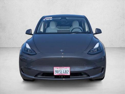 Used 2023 Tesla Model Y Long Range AWD/4WD image 2