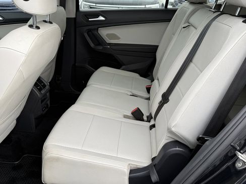 Used 2020 Volkswagen Tiguan SE w/ Panoramic Sunroof Package image 25