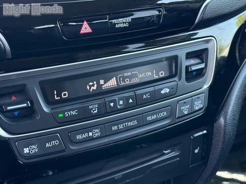 Used 2019 Honda Pilot Touring image 23