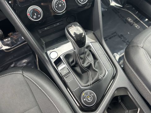 Used 2023 Volkswagen Taos SE w/ Black Wheel Package image 16