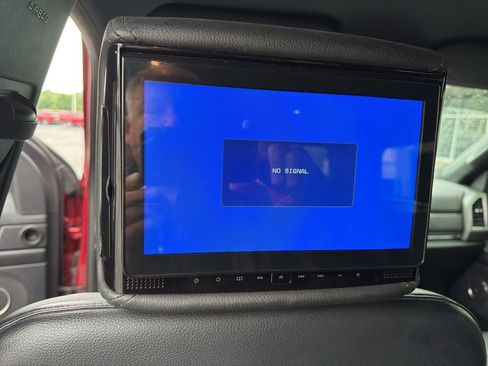 Used 2019 Ford Expedition XLT w/ Equipment Group 202A AWD/4WD image 17