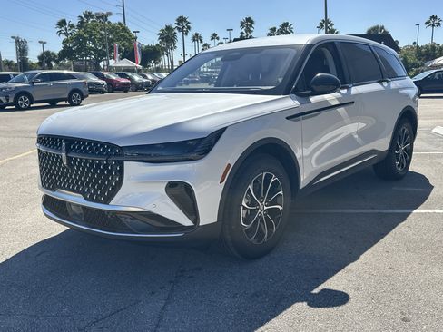 New 2026 Lincoln Nautilus Premier image 2