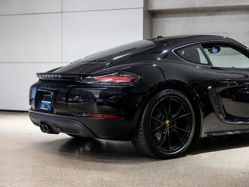 Certified 2025 Porsche 718 Cayman RWD image 21