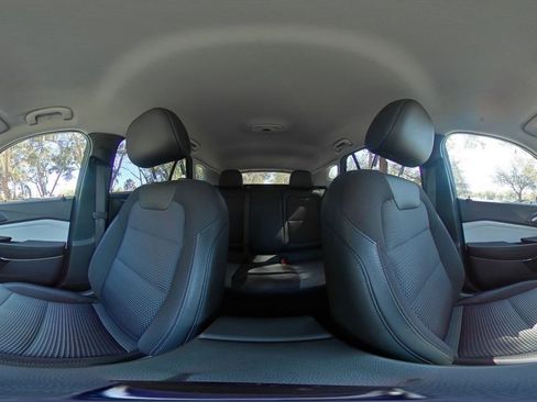 Used 2025 Chevrolet Trax LT w/ LT Convenience Package image 37