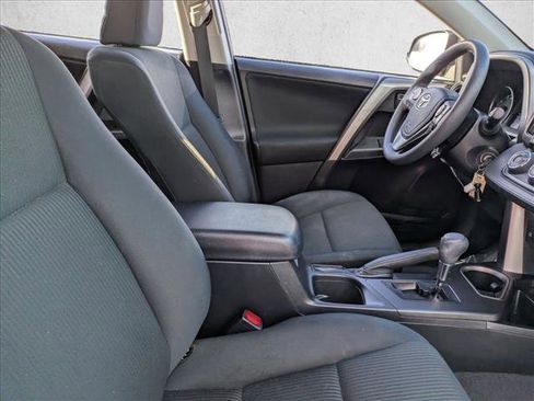 Used 2018 Toyota RAV4 LE image 19