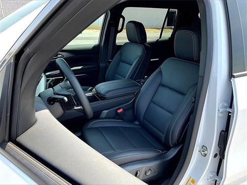 New 2025 Chevrolet Traverse LT w/ Driver Confidence Package image 9