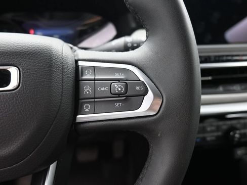Used 2025 Jeep Compass Limited AWD/4WD image 24