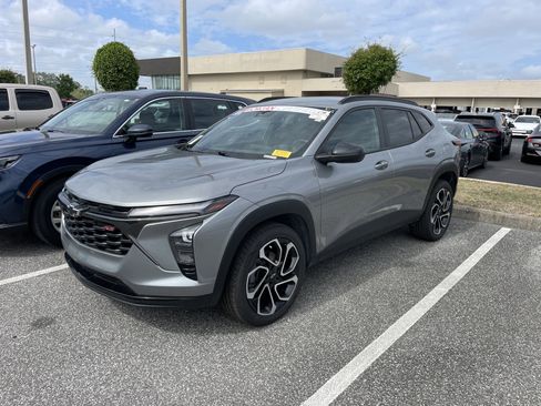 Used 2024 Chevrolet Trax RS image 1