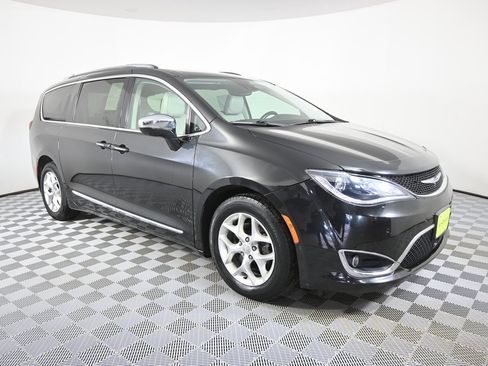 Used 2020 Chrysler Pacifica Limited w/ Advanced Safetytec Group image 9