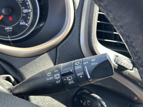 Used 2015 Jeep Cherokee Latitude w/ Cold Weather Group FWD image 29