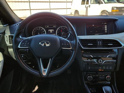 Used 2018 INFINITI QX30 Premium w/ Technology Package image 10