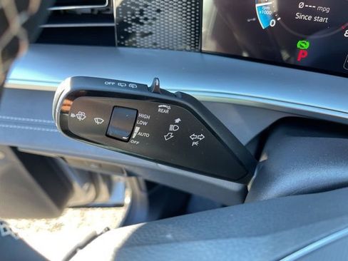 New 2026 Volkswagen Tiguan SE image 18