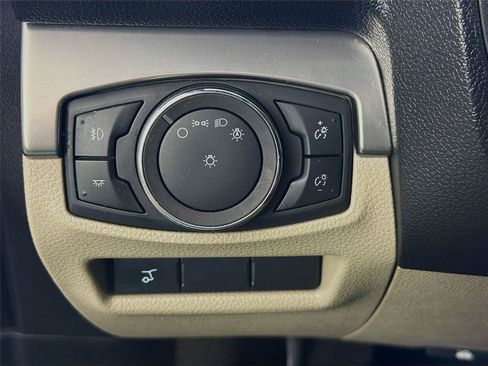 Used 2018 Ford Explorer XLT w/ Equipment Group 202A AWD/4WD image 18