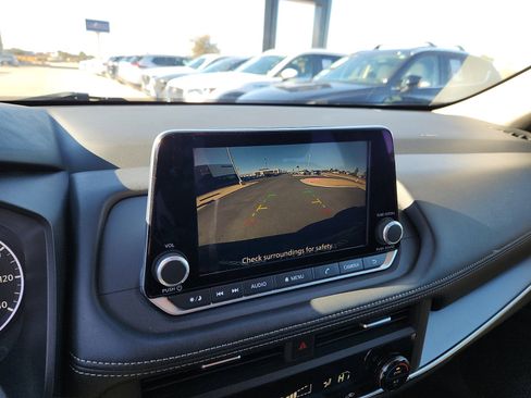 Used 2024 Nissan Rogue SV image 18