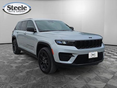 Certified 2024 Jeep Grand Cherokee Altitude AWD/4WD image 7