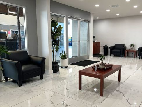 Certified 2024 Kia Telluride SX Prestige w/ Towing Package image 38