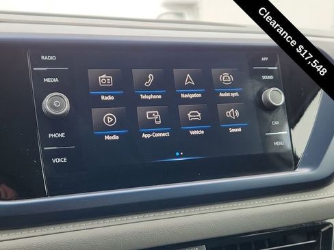 Used 2024 Volkswagen Taos SE image 35