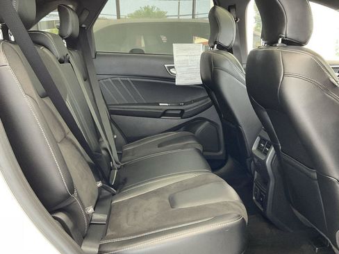 Used 2019 Ford Edge ST w/ Equipment Group 401A AWD/4WD image 18