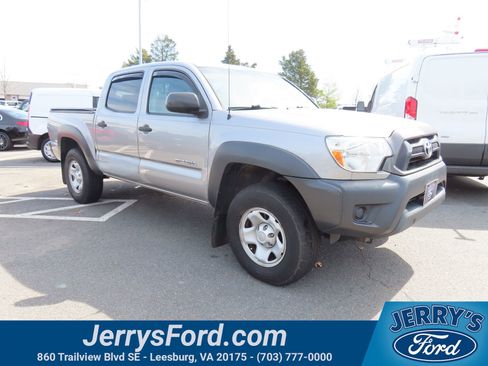 Used 2015 Toyota Tacoma PreRunner w/ Convenience Package image 1