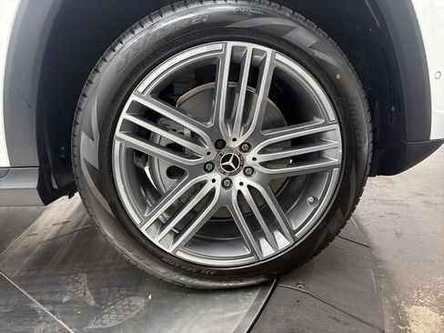Used 2026 Mercedes-Benz GLS 450 4MATIC image 9