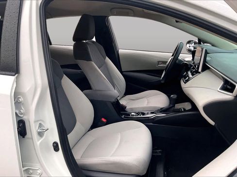 Used 2020 Toyota Corolla LE w/ Carpet Mat Package (TMS) FWD image 9