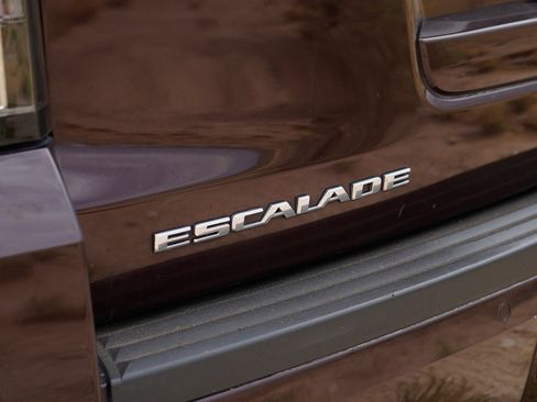 Used 2017 Cadillac Escalade ESV Premium Luxury image 6