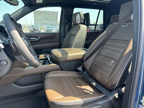 New 2026 GMC Yukon Denali Ultimate AWD/4WD image 17