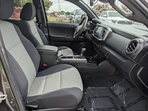 Used 2022 Toyota Tacoma TRD Sport w/ Technology Package AWD/4WD image 29