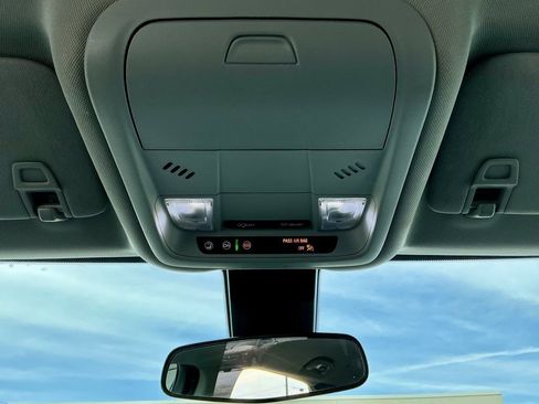 Used 2021 Chevrolet Equinox LT image 32