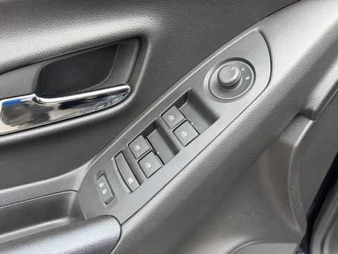 Used 2022 Chevrolet Trax LS w/ Tint and Cruise Package image 16