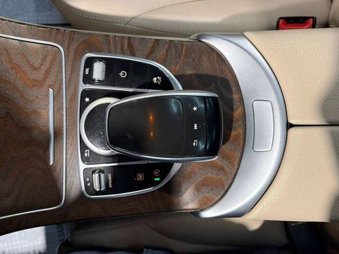 Used 2018 Mercedes-Benz GLC 300 4MATIC w/ Multimedia Package image 18